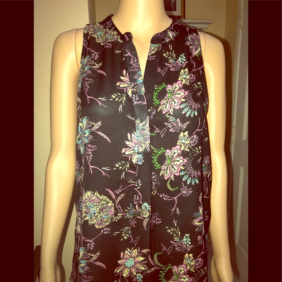 Let it be sleeveless blouse - Picture 1 of 8